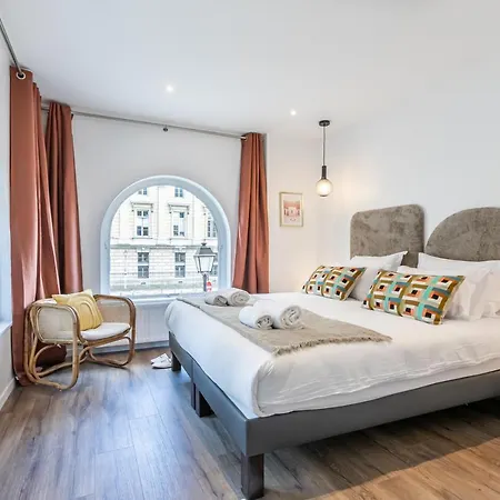 Sweett - Notre Dame Apartment