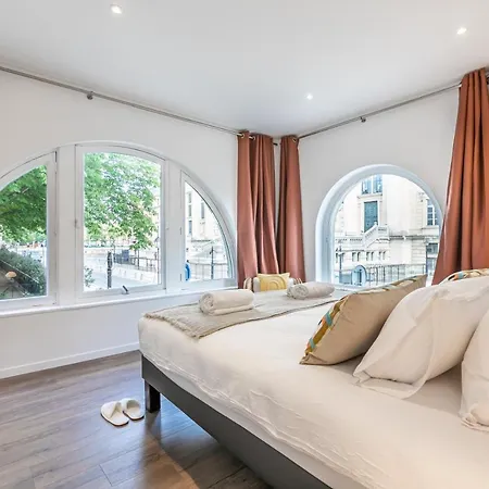 Sweett - Notre Dame Apartment *
