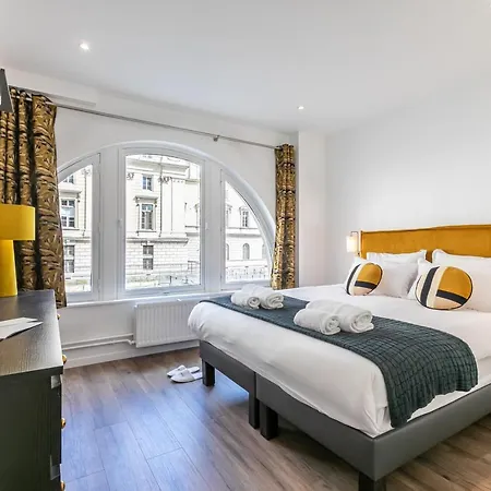 Sweett - Notre Dame Apartment *