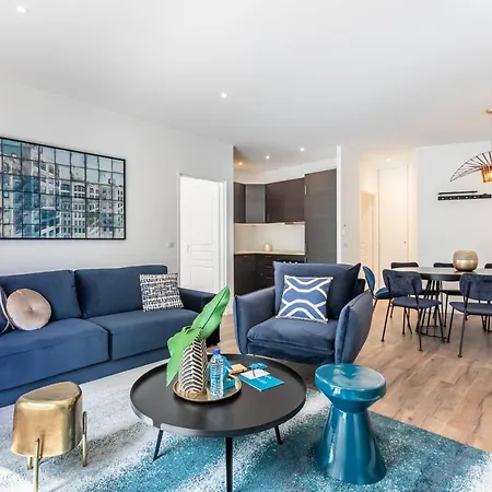 Sweett - Notre Dame Apartment