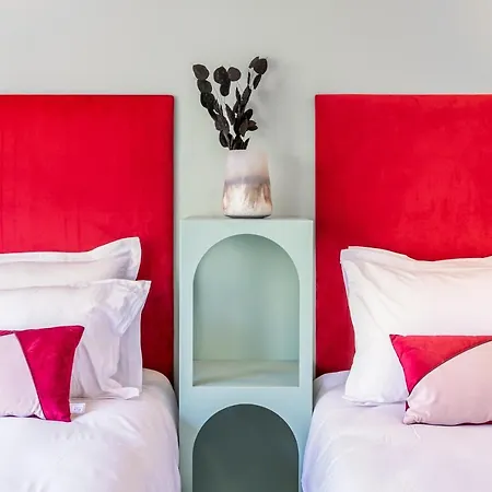 Sweett - Notre Dame Apartment *