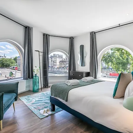 Sweett - Notre Dame Apartment *